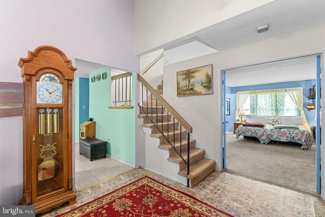 14 MIDDLETON LN, Sterling, VA 20164