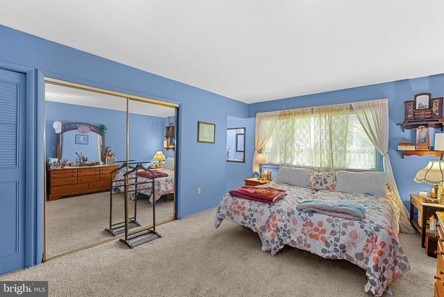 14 MIDDLETON LN, Sterling, VA 20164