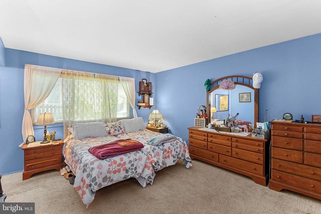 14 MIDDLETON LN, Sterling, VA 20164