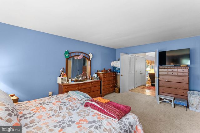 14 MIDDLETON LN, Sterling, VA 20164