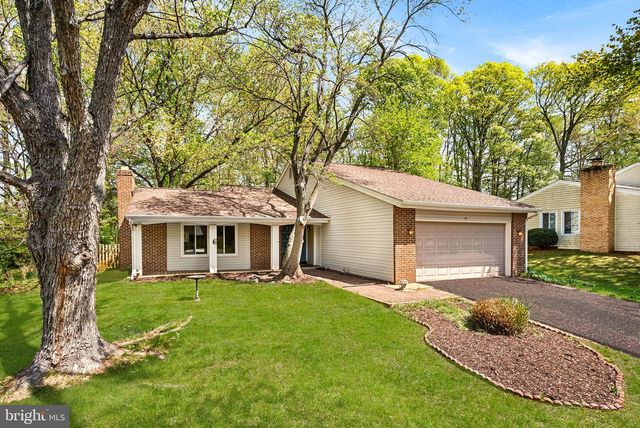 14 MIDDLETON LN, Sterling, VA 20164