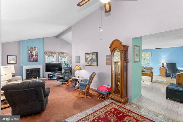 14 MIDDLETON LN, Sterling, VA 20164