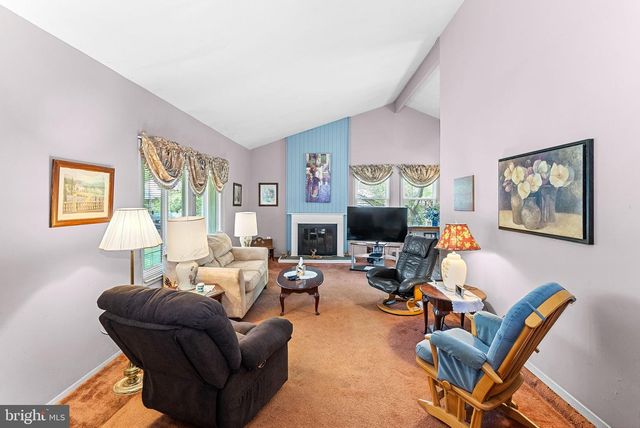 14 MIDDLETON LN, Sterling, VA 20164