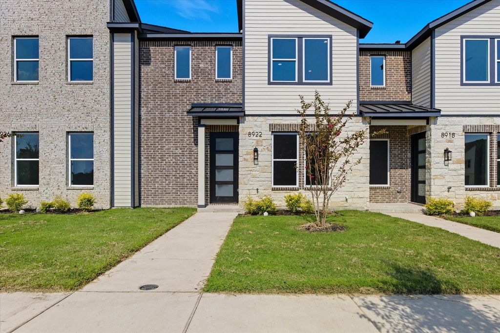 8922 Lowell Street, Rowlett, TX 75089