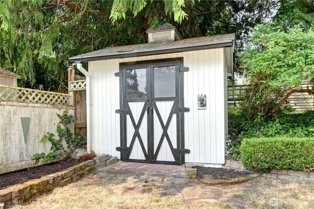 22105 78th Place W, Edmonds, WA 98026