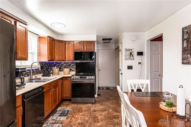7600 Stonecrest Drive, Huber Heights, OH 45424