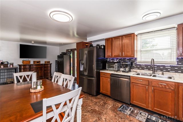 7600 Stonecrest Drive, Huber Heights, OH 45424