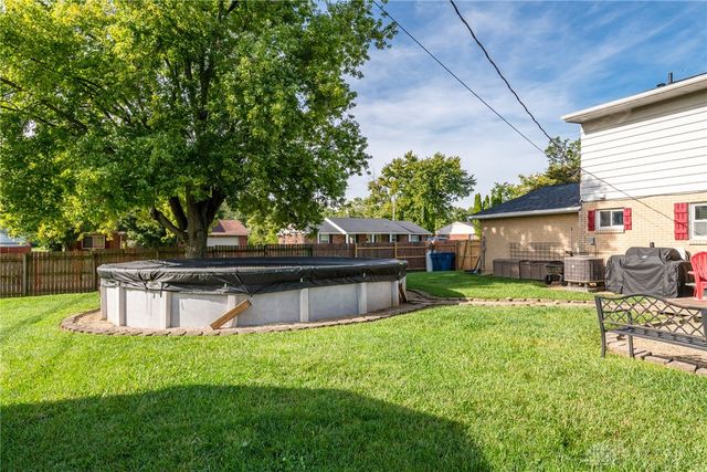 7600 Stonecrest Drive, Huber Heights, OH 45424
