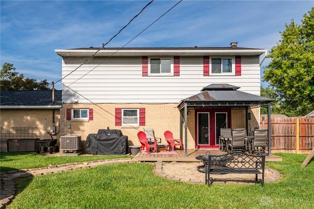 7600 Stonecrest Drive, Huber Heights, OH 45424