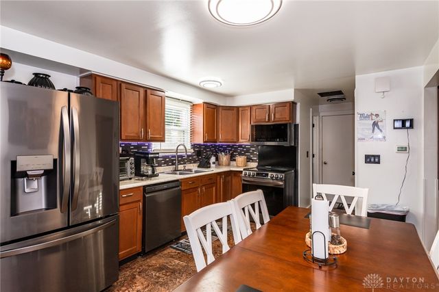 7600 Stonecrest Drive, Huber Heights, OH 45424