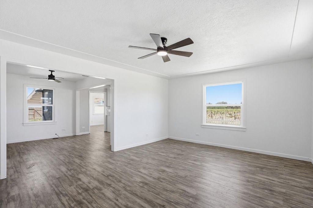 Image 12 of property listing at 112 E Jefferson Avenue, Fresno, CA 93706