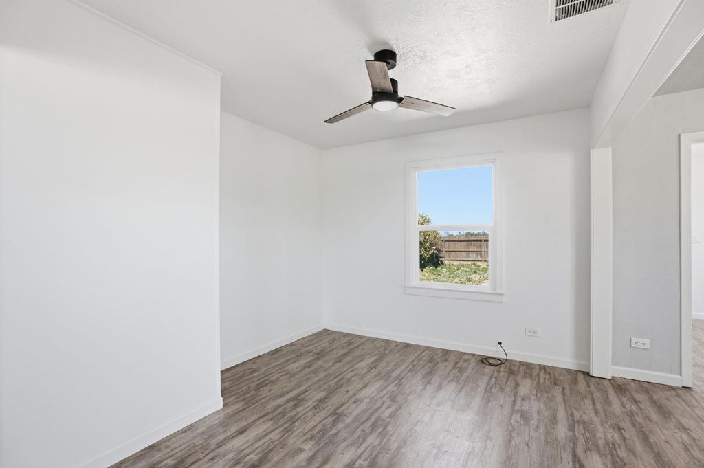 Image 13 of property listing at 112 E Jefferson Avenue, Fresno, CA 93706