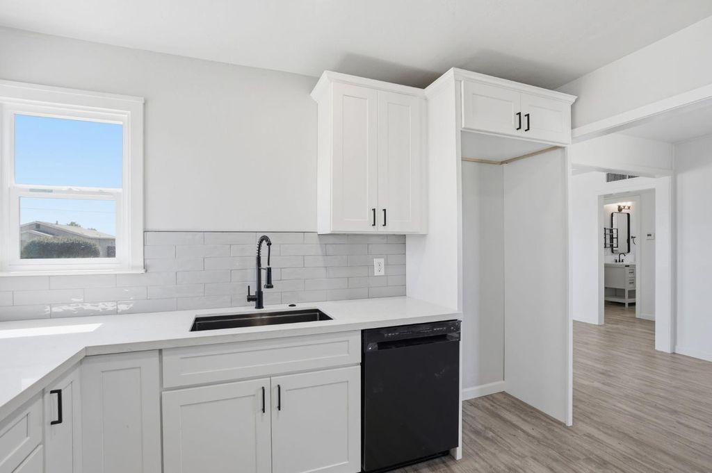 Image 17 of property listing at 112 E Jefferson Avenue, Fresno, CA 93706