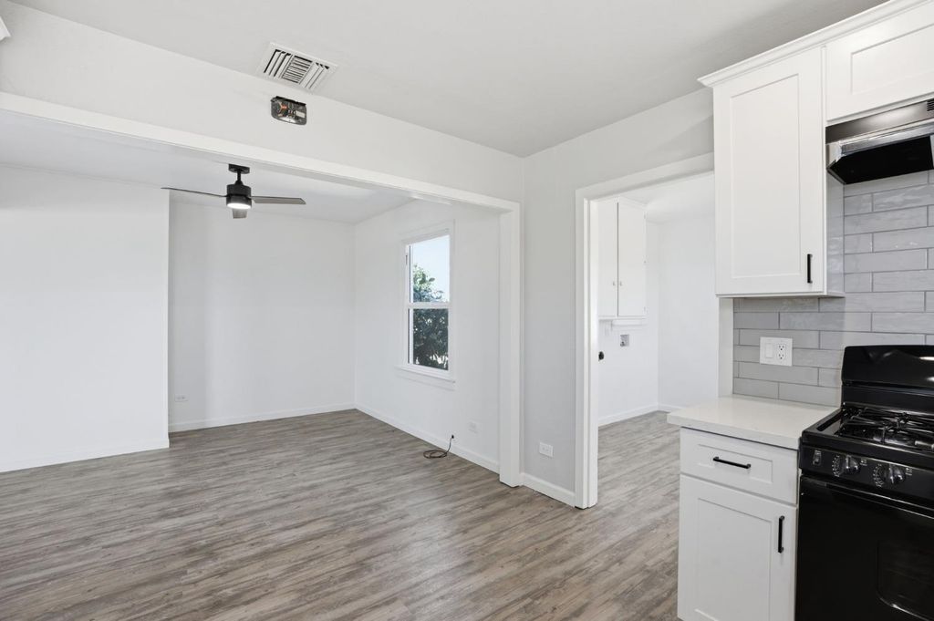 Image 18 of property listing at 112 E Jefferson Avenue, Fresno, CA 93706