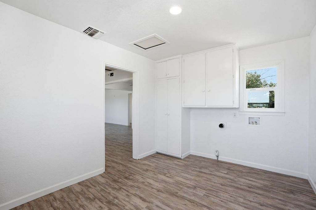 Image 19 of property listing at 112 E Jefferson Avenue, Fresno, CA 93706