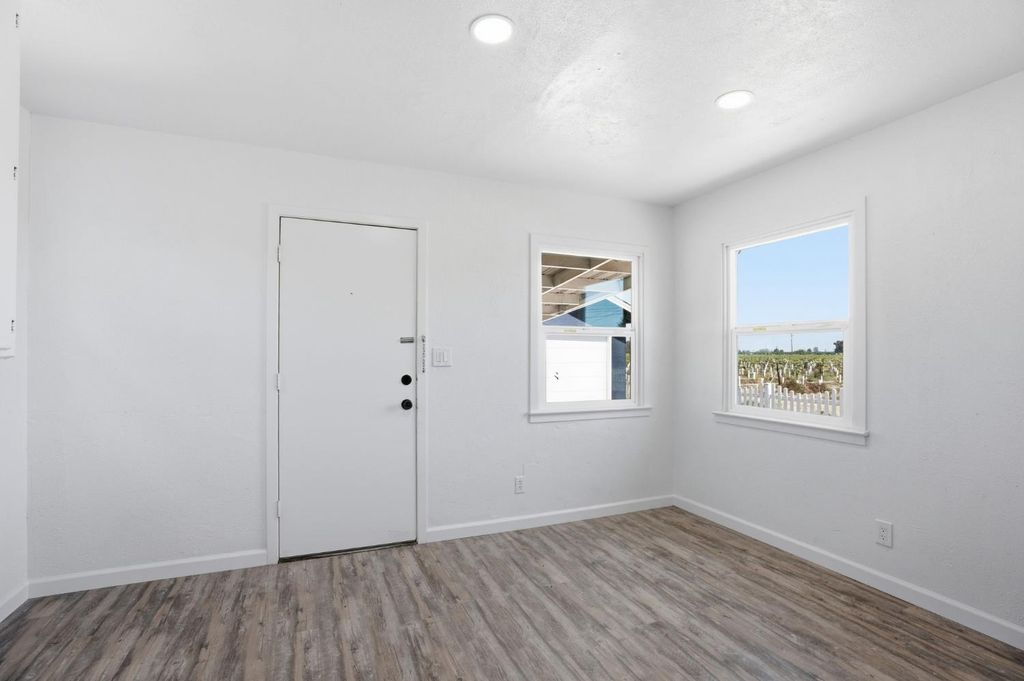 Image 20 of property listing at 112 E Jefferson Avenue, Fresno, CA 93706