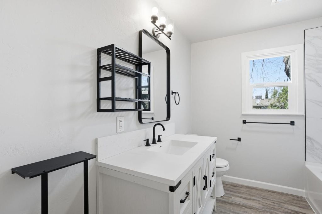 Image 24 of property listing at 112 E Jefferson Avenue, Fresno, CA 93706