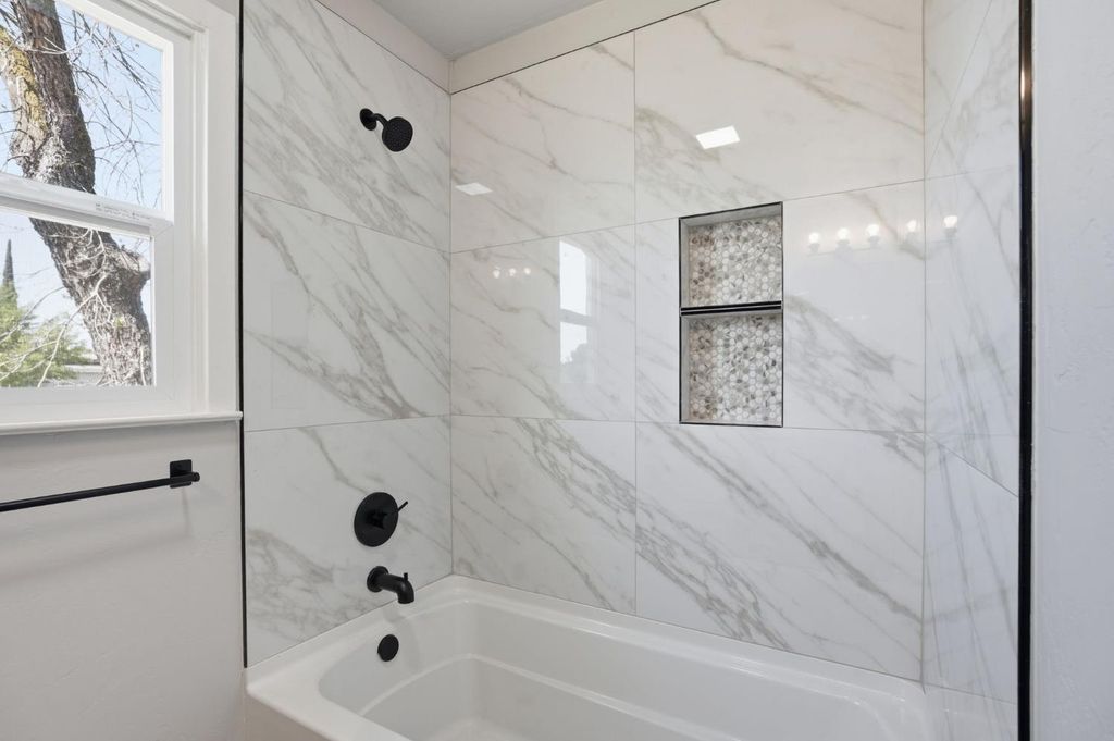 Image 25 of property listing at 112 E Jefferson Avenue, Fresno, CA 93706