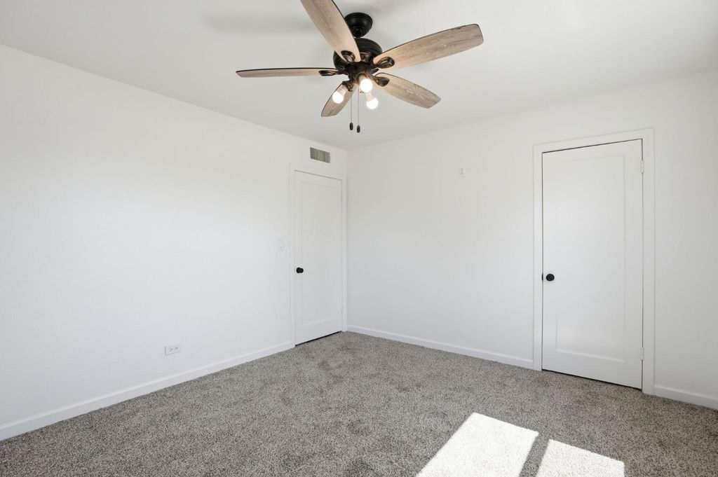 Image 27 of property listing at 112 E Jefferson Avenue, Fresno, CA 93706