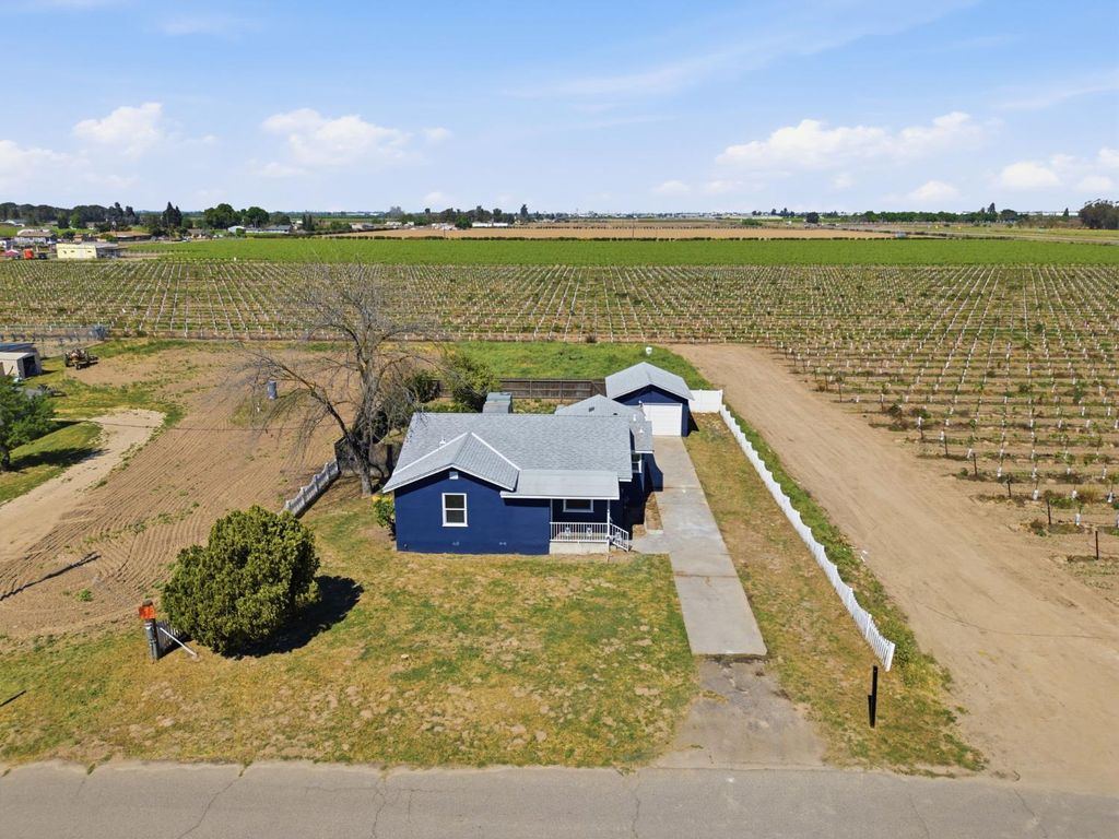 Image 29 of property listing at 112 E Jefferson Avenue, Fresno, CA 93706