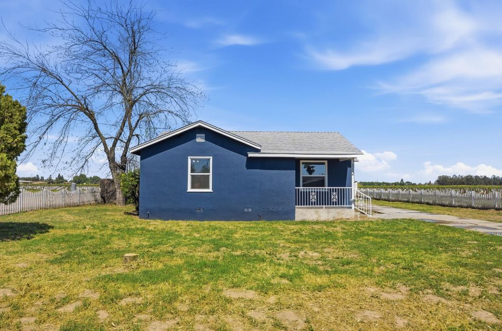 Image 3 of property listing at 112 E Jefferson Avenue, Fresno, CA 93706