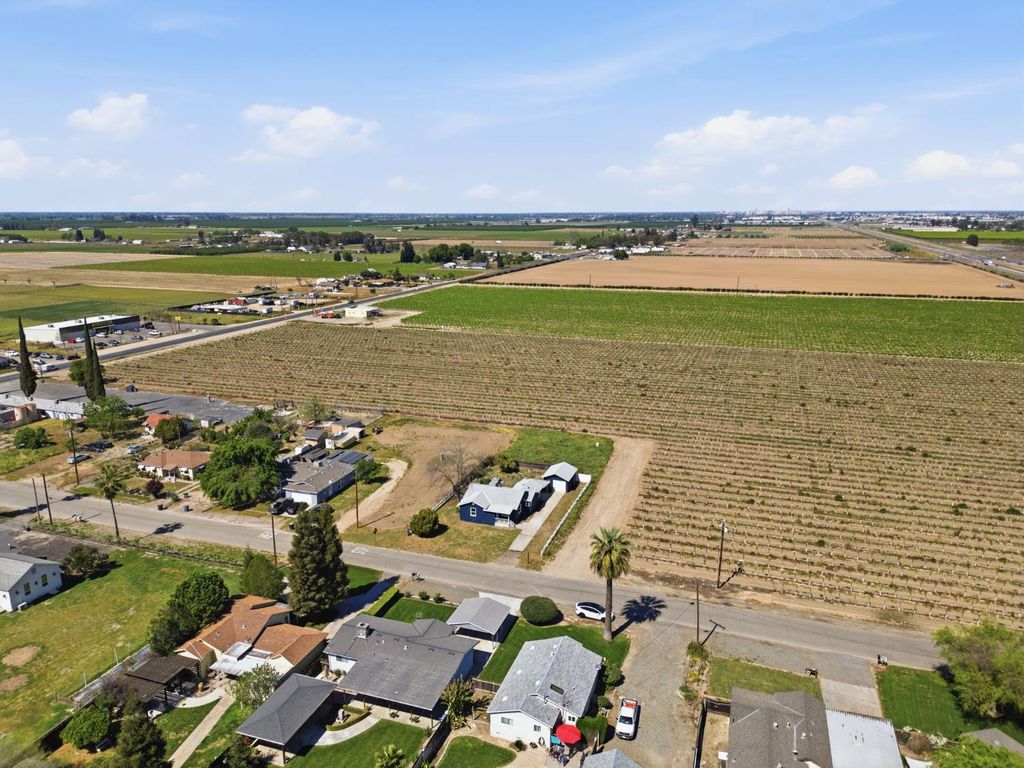 Image 32 of property listing at 112 E Jefferson Avenue, Fresno, CA 93706