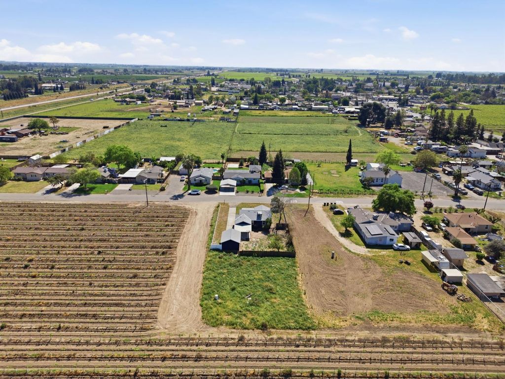 Image 36 of property listing at 112 E Jefferson Avenue, Fresno, CA 93706