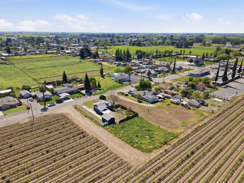 Image 37 of property listing at 112 E Jefferson Avenue, Fresno, CA 93706