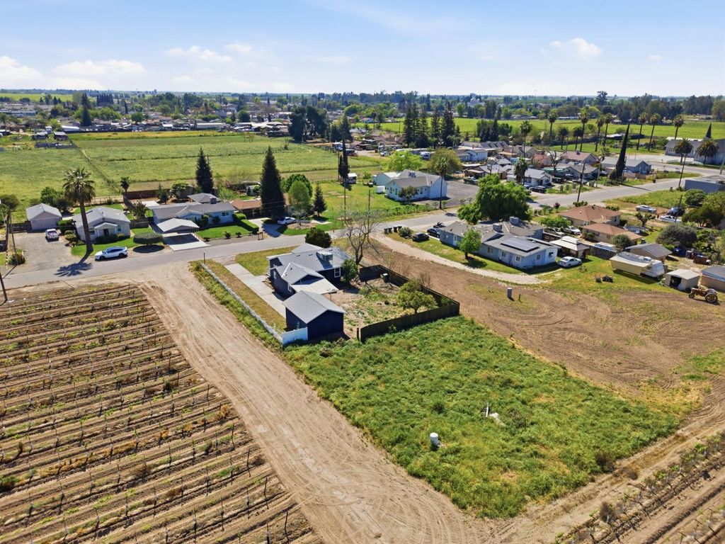 Image 38 of property listing at 112 E Jefferson Avenue, Fresno, CA 93706