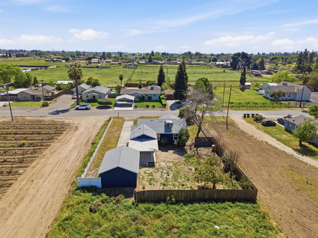 Image 39 of property listing at 112 E Jefferson Avenue, Fresno, CA 93706