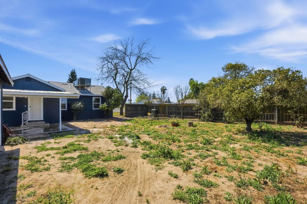 Image 7 of property listing at 112 E Jefferson Avenue, Fresno, CA 93706