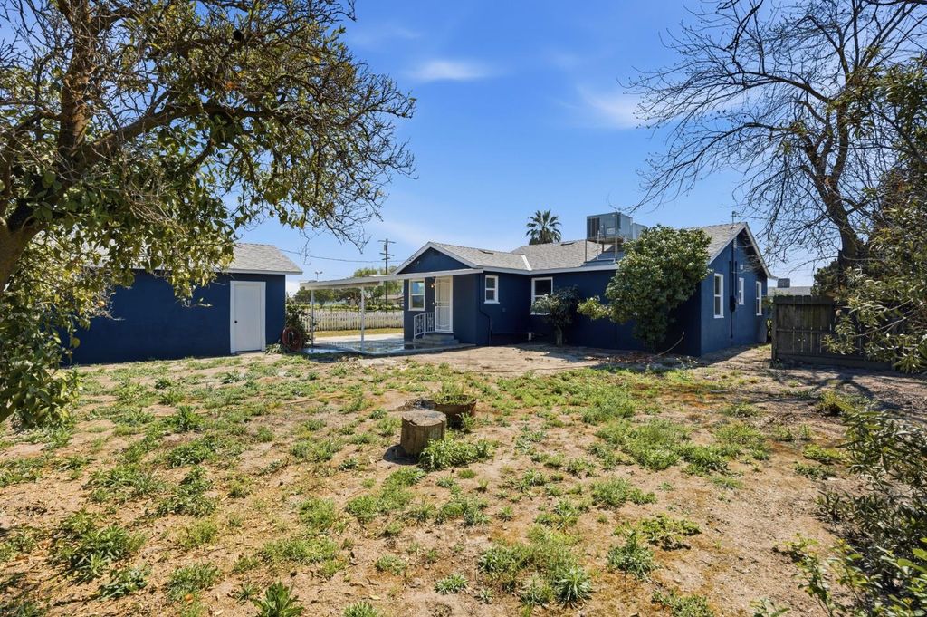 Image 8 of property listing at 112 E Jefferson Avenue, Fresno, CA 93706