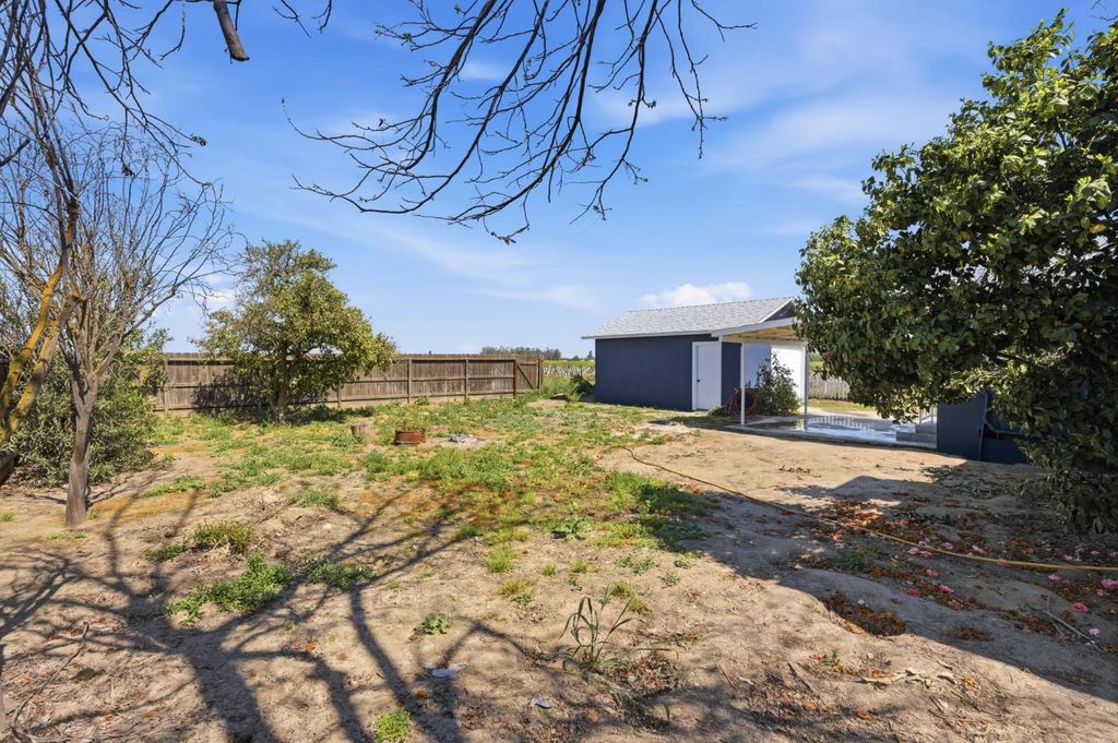 Image 9 of property listing at 112 E Jefferson Avenue, Fresno, CA 93706