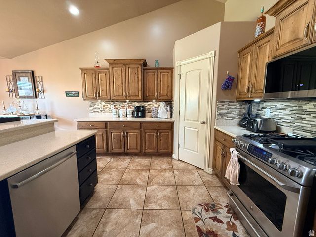 2801 N 2575 W, Farr West, UT 84404