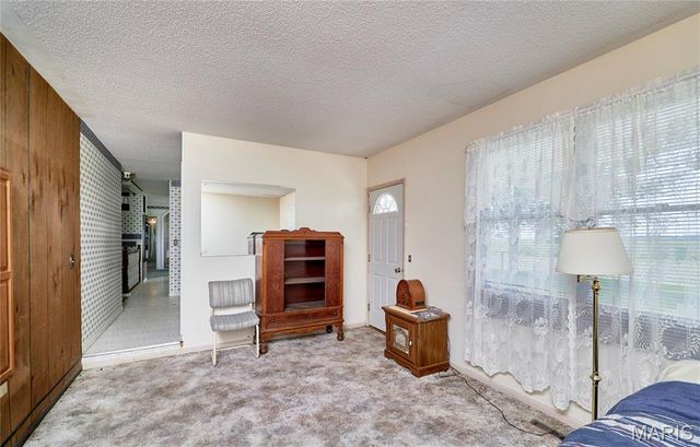 339 White Road, Hawk Point, MO 63349