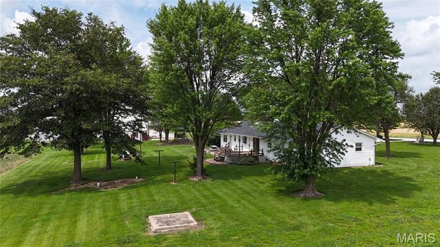 339 White Road, Hawk Point, MO 63349