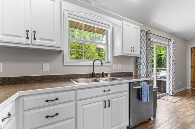 3690 W Erie Street, Springfield, MO 65807