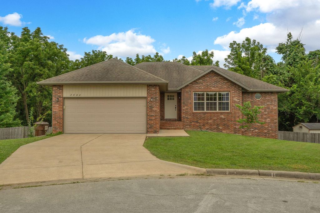 3690 W Erie Street, Springfield, MO 65807