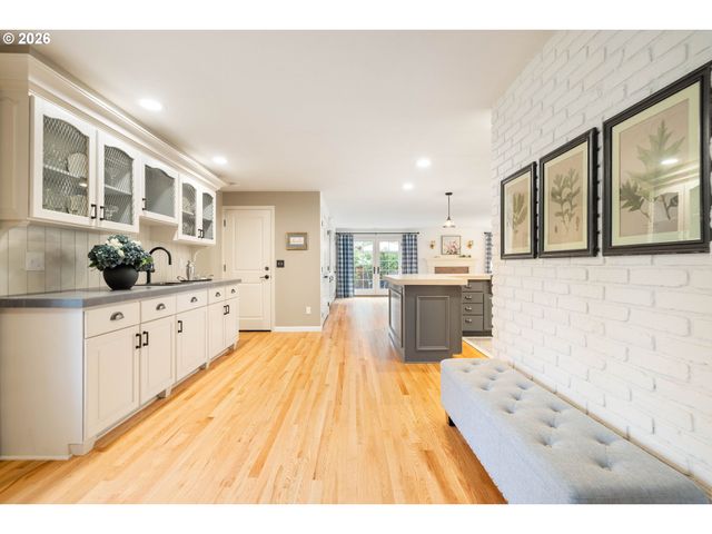 1820 Nw ARCADIA Ct, Beaverton, OR 97006