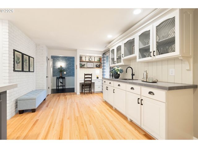1820 Nw ARCADIA Ct, Beaverton, OR 97006
