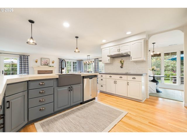 1820 Nw ARCADIA Ct, Beaverton, OR 97006