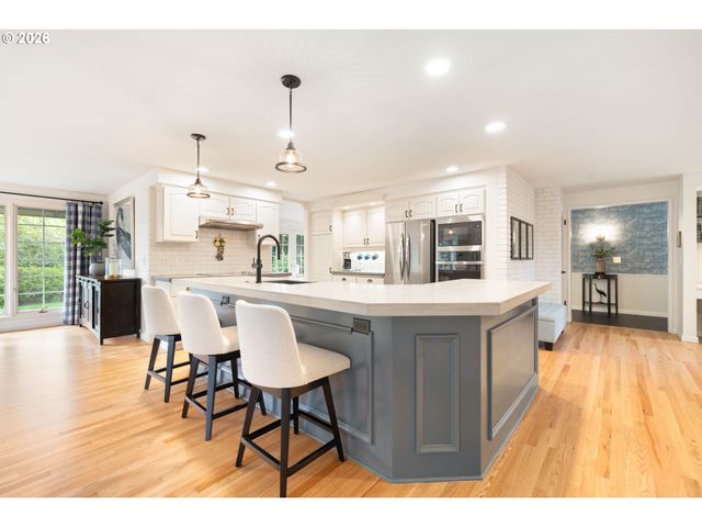 1820 Nw ARCADIA Ct, Beaverton, OR 97006