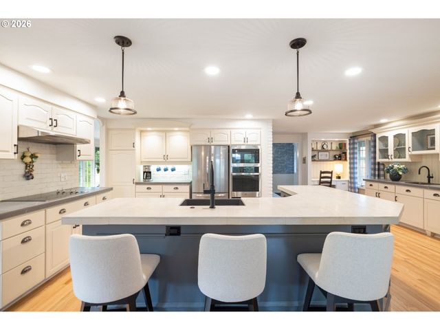 1820 Nw ARCADIA Ct, Beaverton, OR 97006