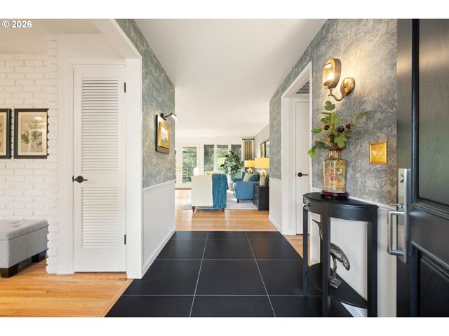 1820 Nw ARCADIA Ct, Beaverton, OR 97006