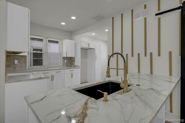 16864 Santa Rosa Drive, Detroit, MI 48221