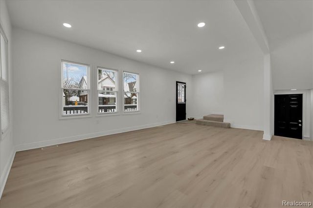 16864 Santa Rosa Drive, Detroit, MI 48221