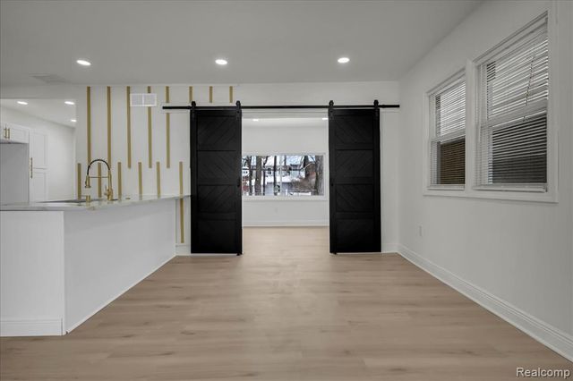 16864 Santa Rosa Drive, Detroit, MI 48221