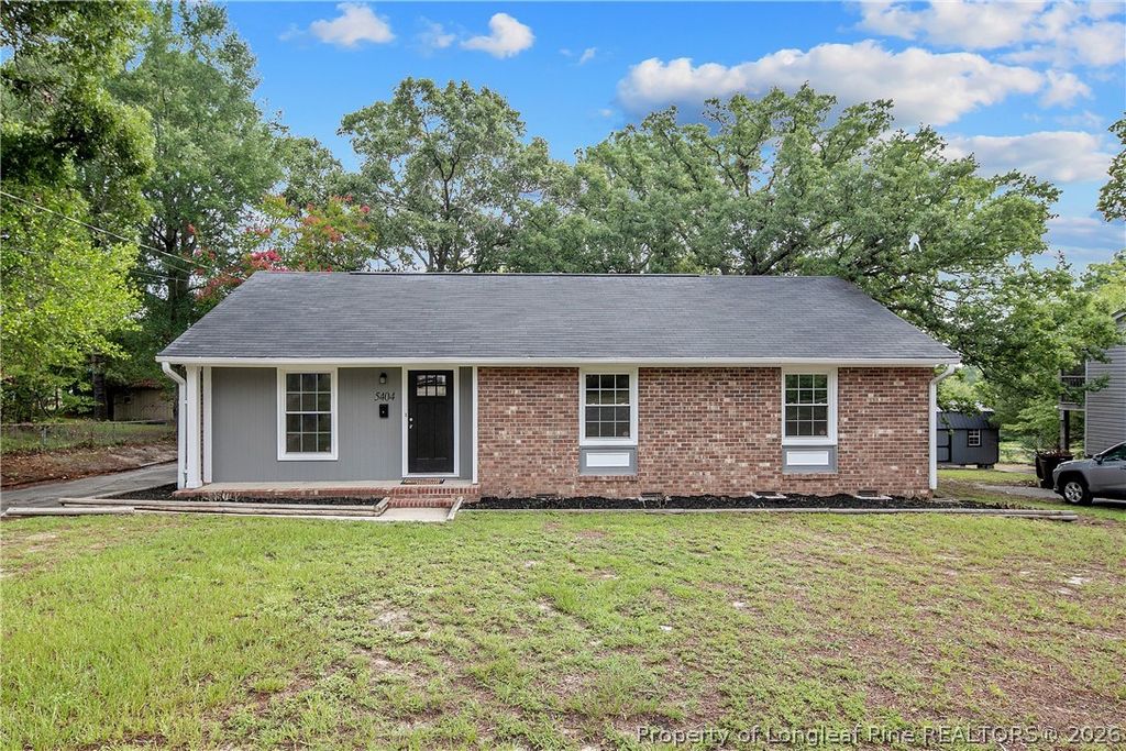 5404 Sandstone Drive, Fayetteville, NC 28311 — exterior