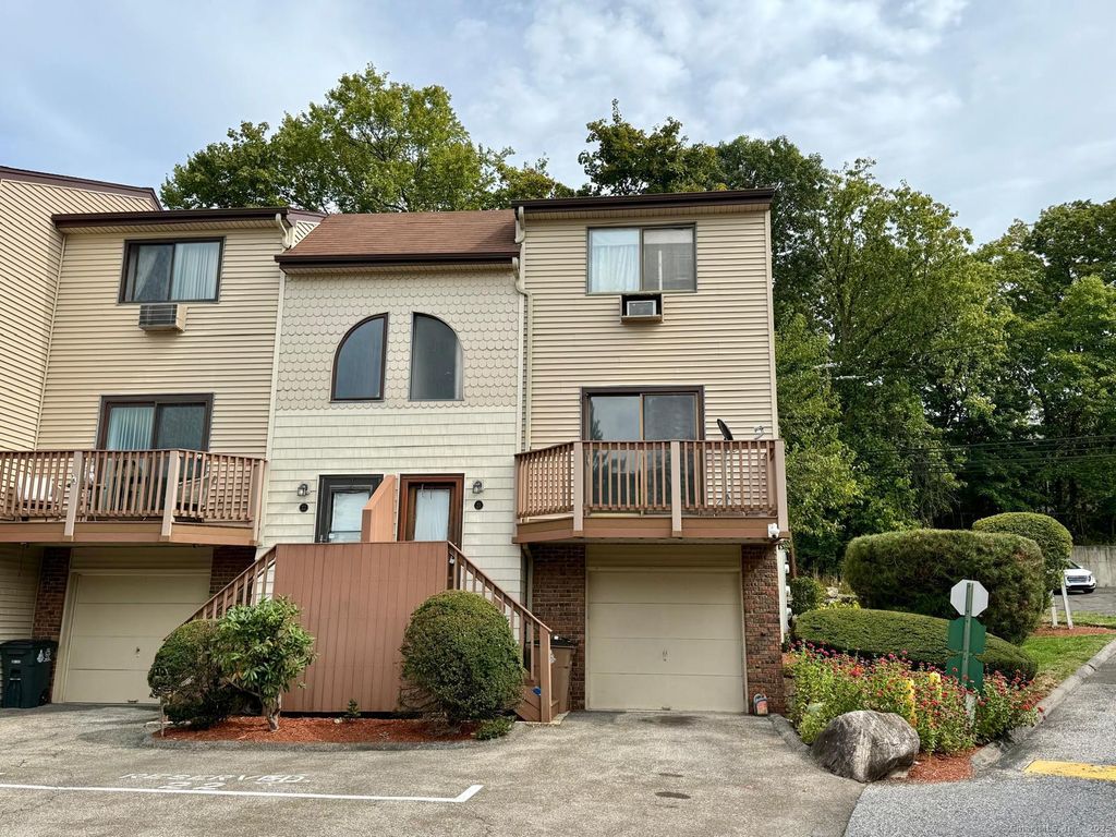 60 Lawn Avenue APT 21, Stamford, CT 06902