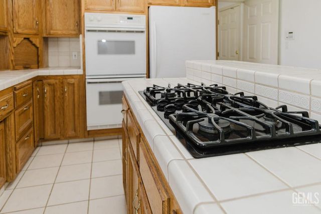 10506 Trophy Court, Bakersfield, CA 93312